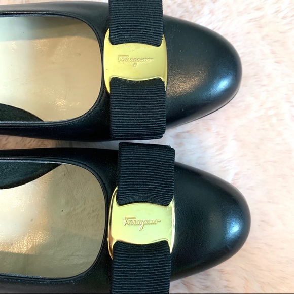 Salvatore Ferragamo Vara Patent Leather Pumps 7 Narrow - Picture 6 of 8